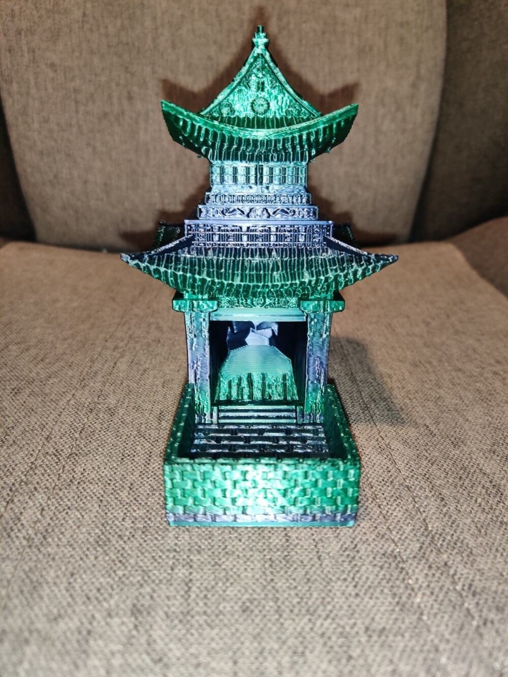 Tiny Towers Shogun 5&1/2" Dungeons and Dragons Dice Tower w/ Stand
